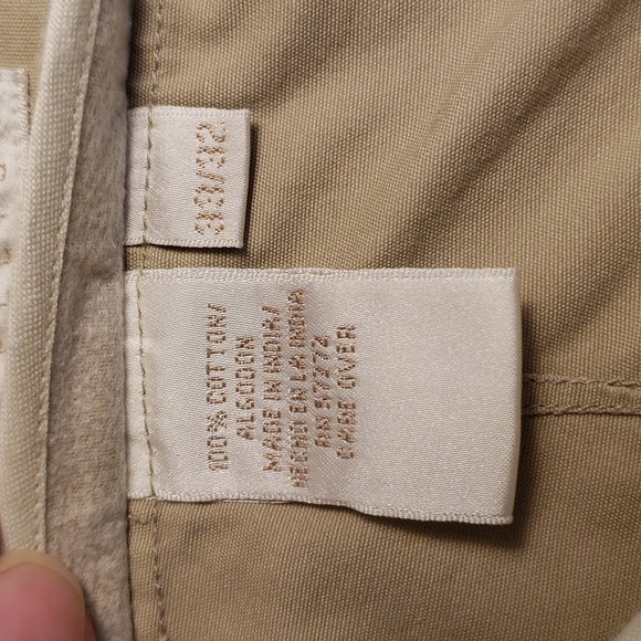 PERRY ELLIS size 33/32 khakies. E60 - Picture 7 of 8